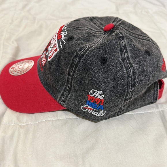 Mitchell & Ness Chicago Bulls “back 2 back” dads hats - Picture 3 of 6